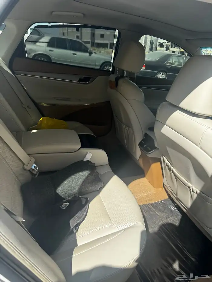 ازيرا 2022 فئة ميد اللون ابيض 5