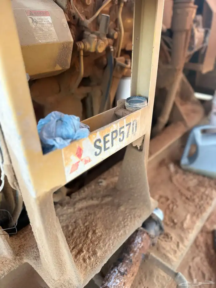 ماكينه ميتسوبيشي كتربلر 560 حصان نظيفه جدا وعلى الشرط وفي 5