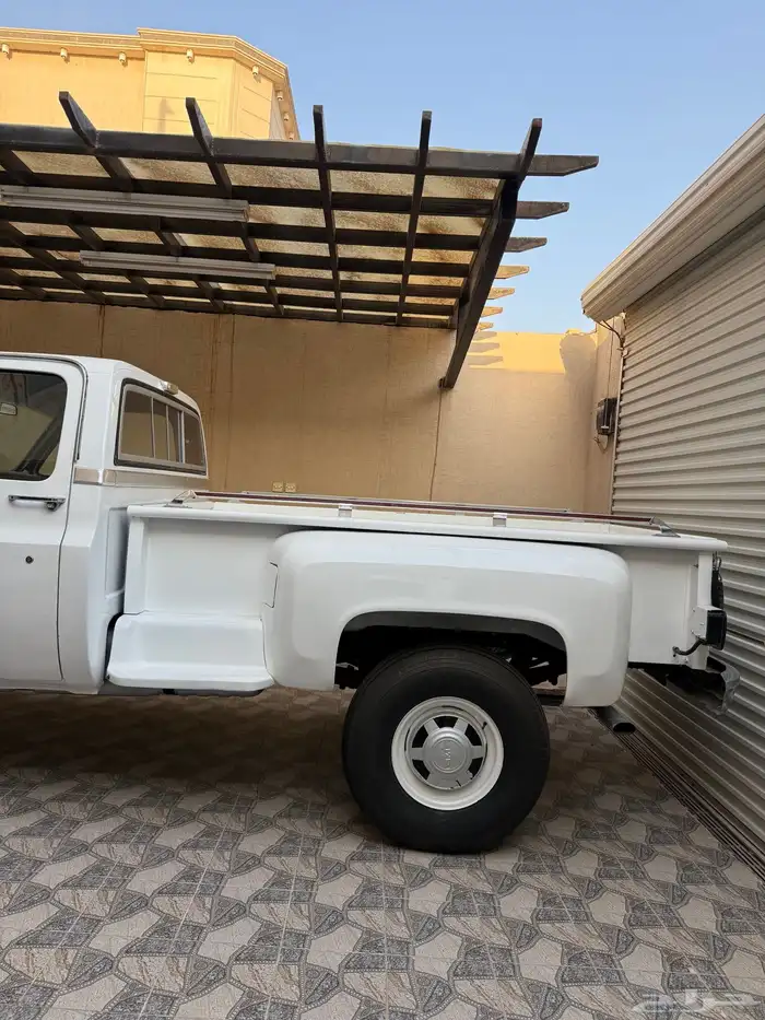 تأجير جمس كلاسيك بهبهاني 1980 للعرض والزينه والاعلان 2