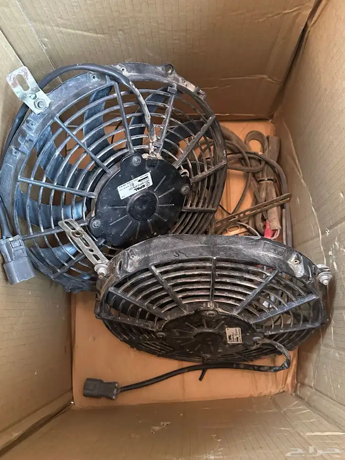 للبيع اغراض جيب نيسان وتويوتا 4