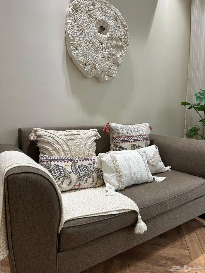 كنب وسجاد وطاولات خدمة 0