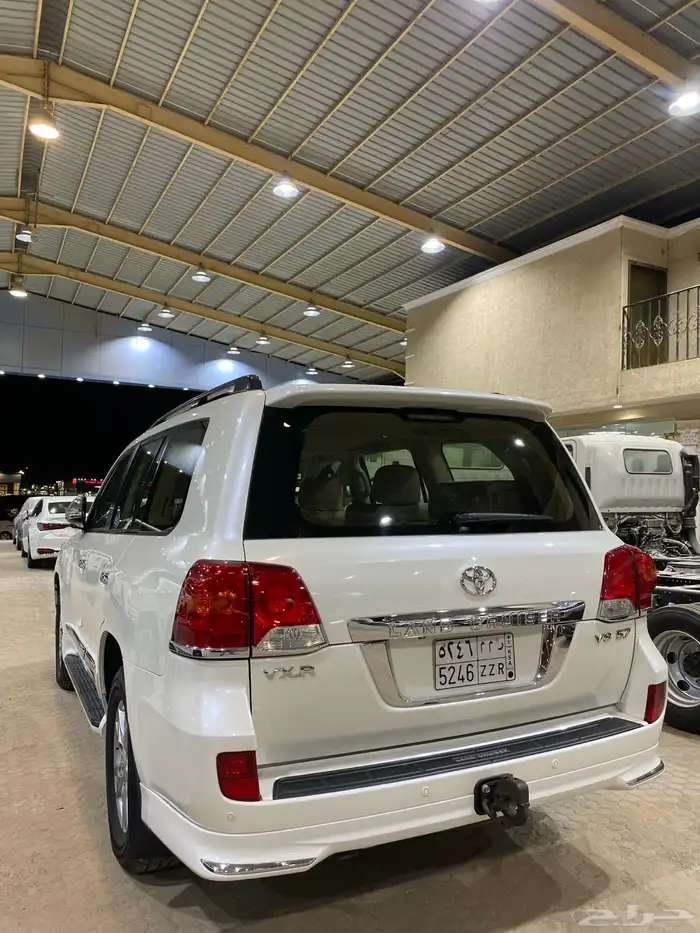 للبيع جيب VXR 2013 فل كامل خليجي عداد 229 الف 7