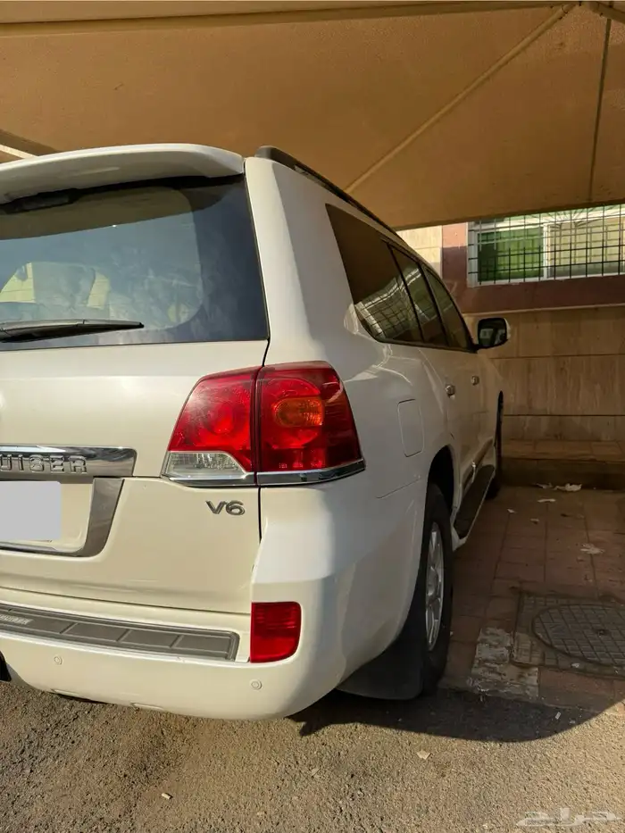 لاندكروزر 2012 فطيمي مخزن 1