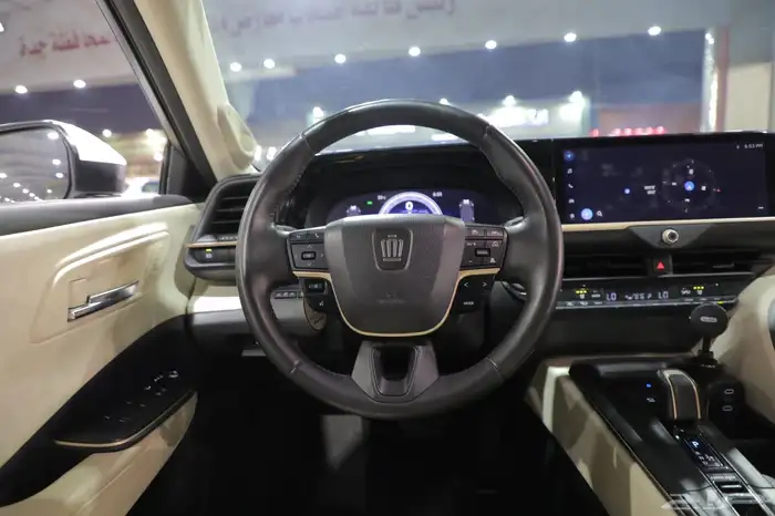 تويوتا كراون بريميوم هايبرد موديل 2024 17