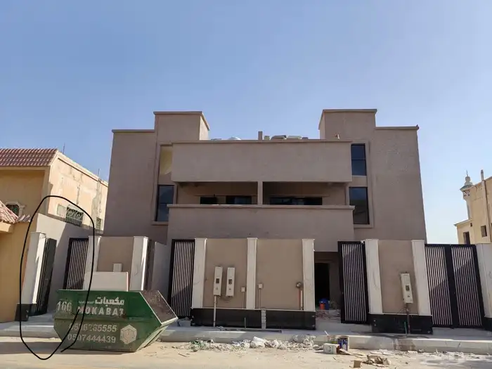 للبيع فيلا سكنية في حي الملز تتكون من ثمان وحدات 0