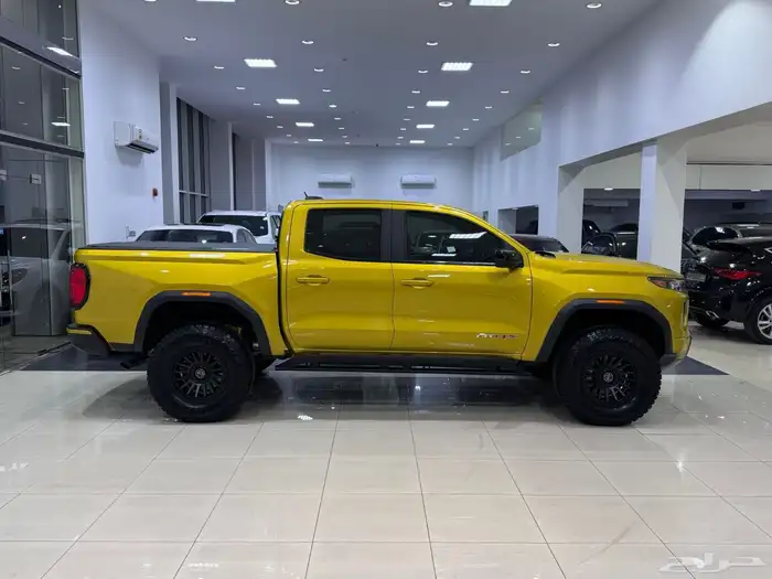 للبيع  جي إم سي كانيون AT4X - موديل 2024 (لون ذهبي) 3