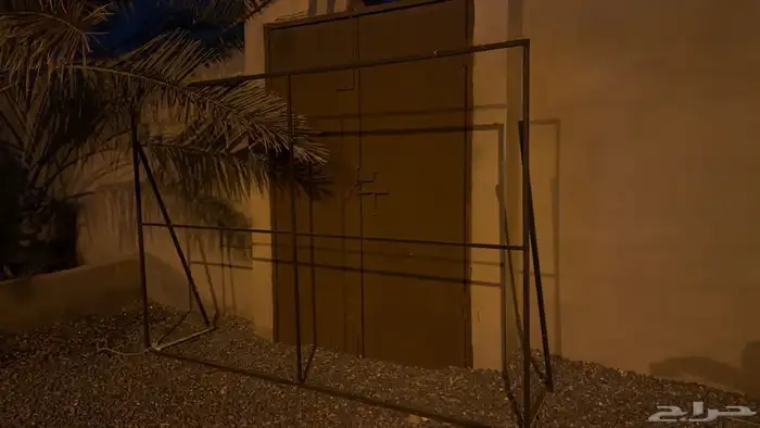 استاند لوحة مقاس 2 في 2 تقريبا  للبيع الموقع بيشة 0