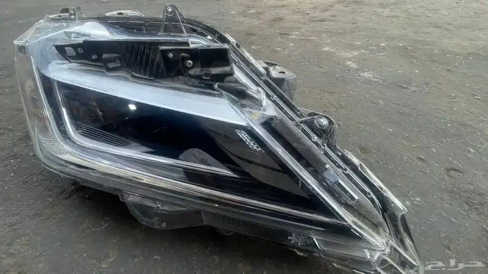 للبيع شمعه سياره يارس 2023الجهه اليمين 3