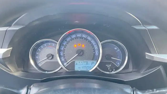 تويوتا كورولا 2015 بحاله ممتازه مالك اول من الوكالة 7