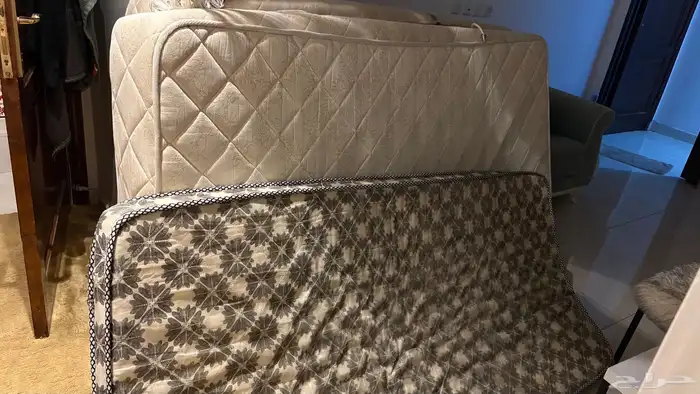 كنب ومرتبتين سرير200.120 ومرتبه انفر ومكتب 3