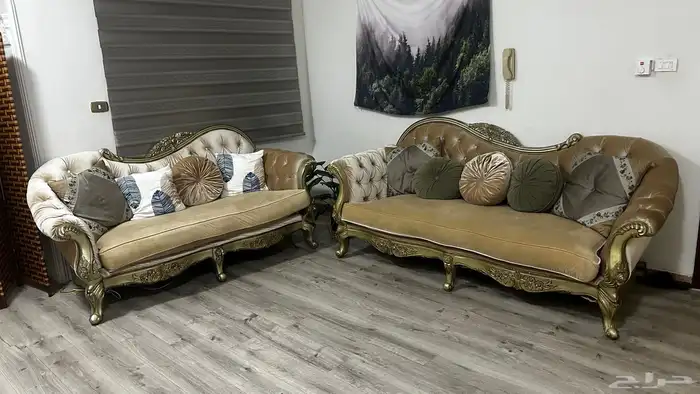 كنب قطعتين مع المخداث للبيع 0