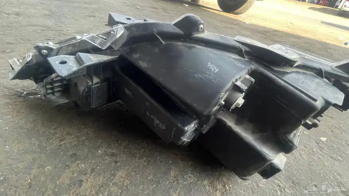 للبيع شمعه سياره يارس 2023الجهه اليمين 0