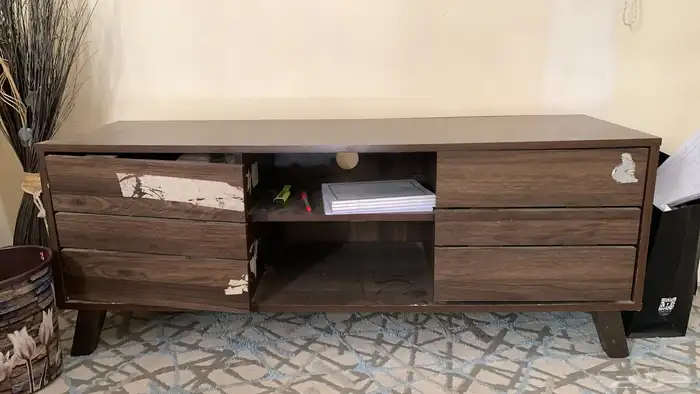 طاولة تقريبا شبه جديدة 0