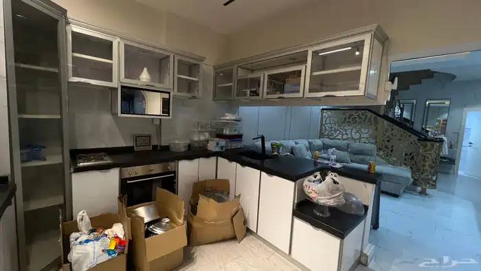 للبيع مطبخ  3 م ونص في 3 م وكونتر 2