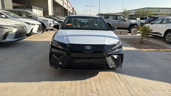 كامري le بنزين 2025 كاش وتقسيط عروض خاصة 0