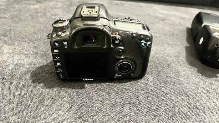 كاميرا كانون 3
