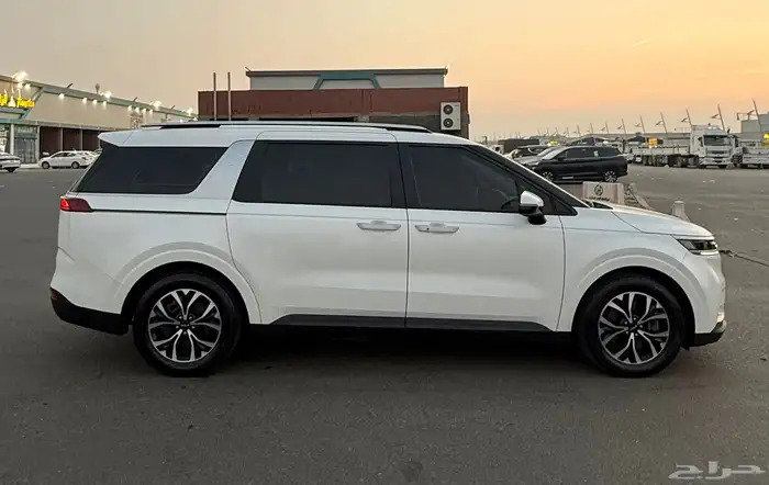 كيا كارنفال 2023 ( بنزين ) نص فل شبه جديدة 7