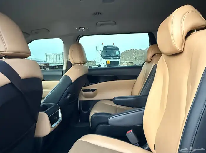 كيا كارنفال 2023 ( بنزين ) نص فل شبه جديدة 14