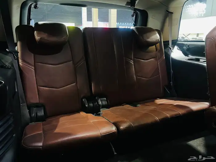 اسكاليد 2015 قصير دبل ( بحالة ممتازة ) 11