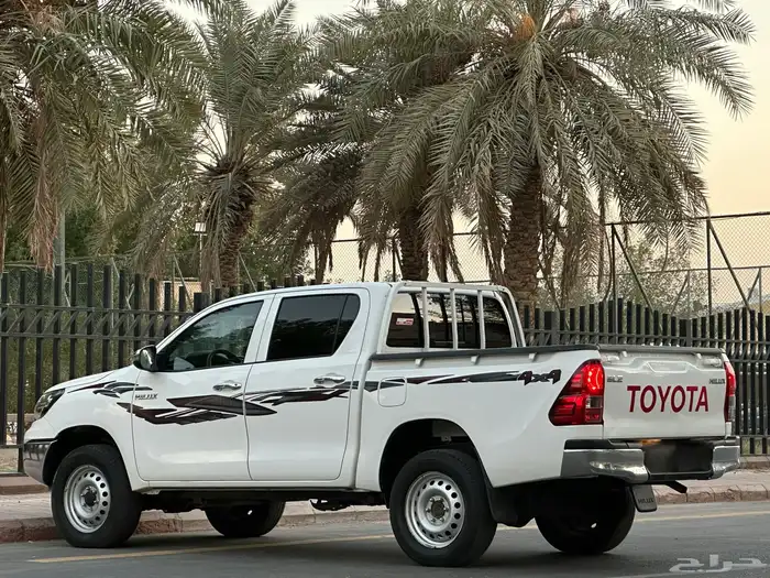 تويوتا هايلوكس موديل 2021 سعودي قير عادي دبل بنزين 6