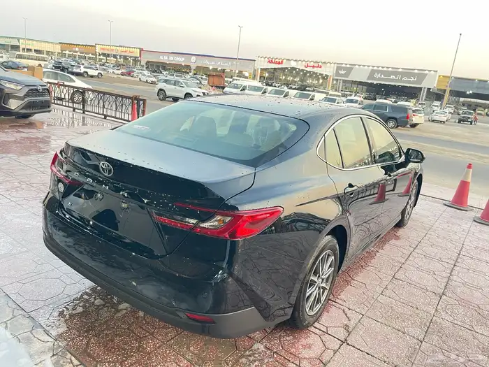 تويوتا كامري بنزين استاندر موديل 2025 اصفار 8