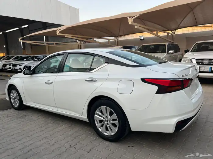 التيما 2021 استاندر نظيف جدا عداد 95.000لدى قمة الاطلال 24