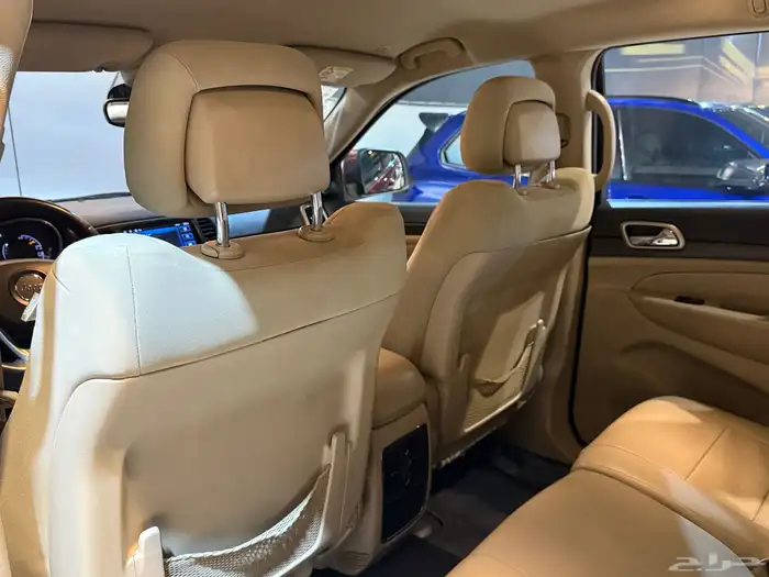 جيب شروكي لاريدو 2017 (( بحالة ممتازة )) 15