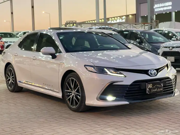 تويوتا كامريGLE هايبرد 9