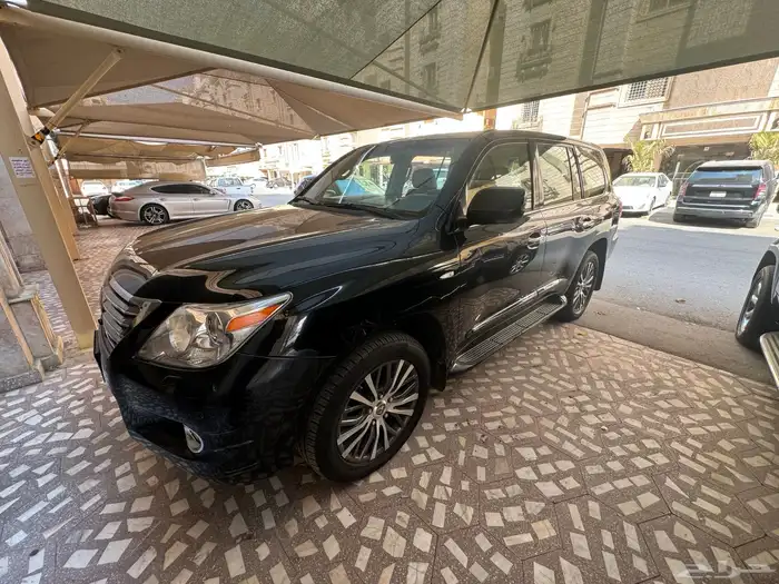 لكزس لون اسود 570 جيب نظيف جدا ماشي 235 الف كيلو 0