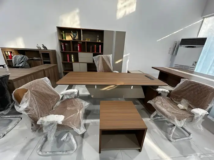 طاولة مكتب بلمسة فنية  متوفرة بأحجام مختلفة. 8