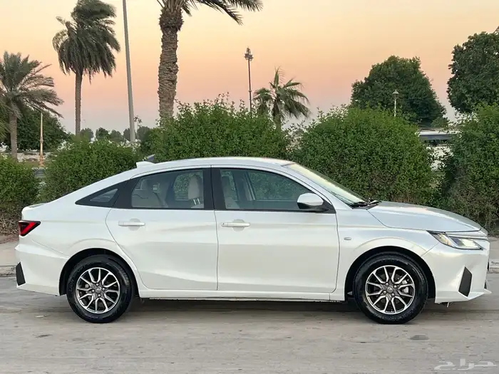 تويوتا يارس 2023 4