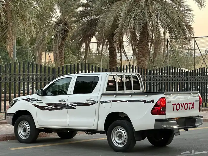 تويوتا هايلوكس موديل 2021 سعودي قير عادي دبل بنزين 4