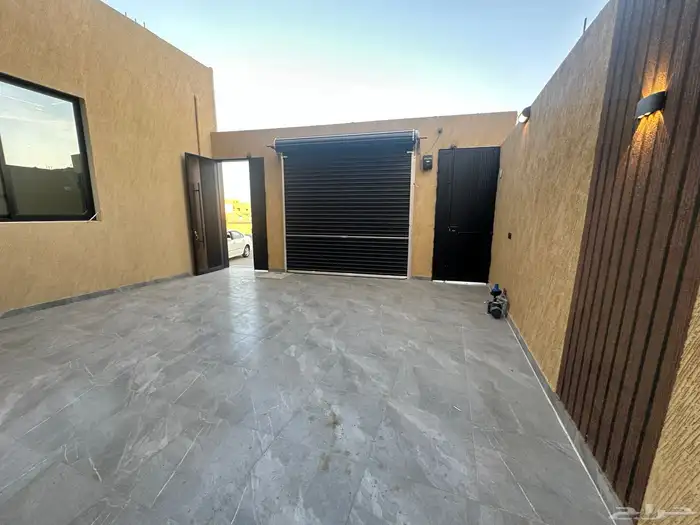 فيلا نصف ارض للبيع حي الشفا مستقله ثلاث ادوار مصعد راكب 1