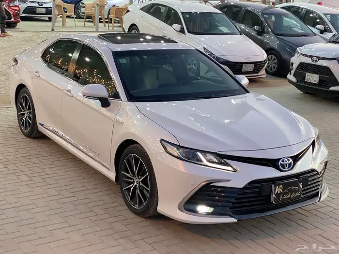 تويوتا كامريGLE هايبرد 10