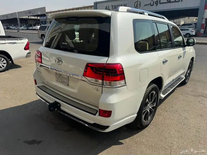 للبيع تويوتا لانكروزر 2018 GXR-V8 فل 18