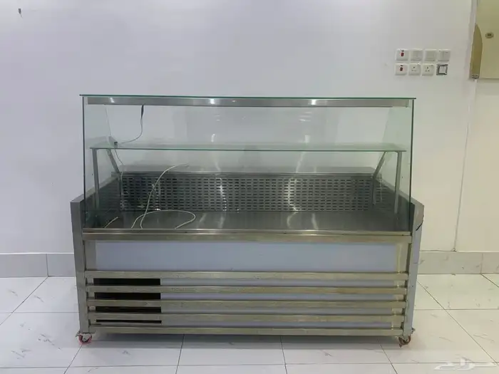 ثلاجه عرض للحوم ومشابه ذلك لعرض اللحوم وايضا  اشياء اخرى 0