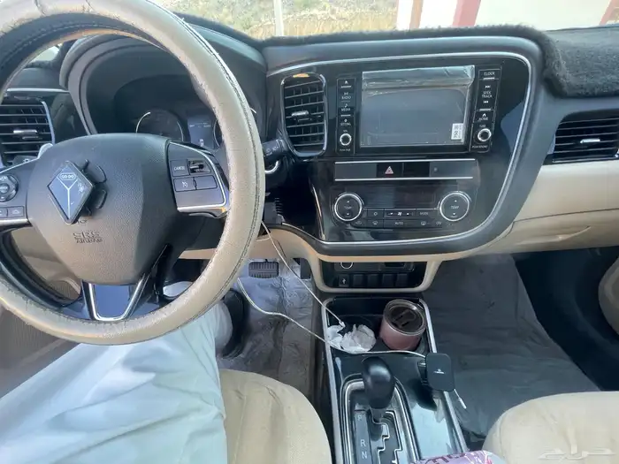 ميتسوبيشي آوت لاندر 2019 اللوحة خارج البيعة 0