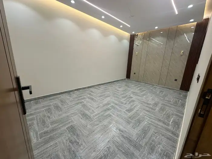 فيلا نصف ارض للبيع حي الشفا مستقله ثلاث ادوار مصعد راكب 23