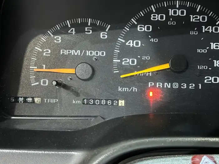 جمس يوكن موديل 1997 مخزن نظيف 11