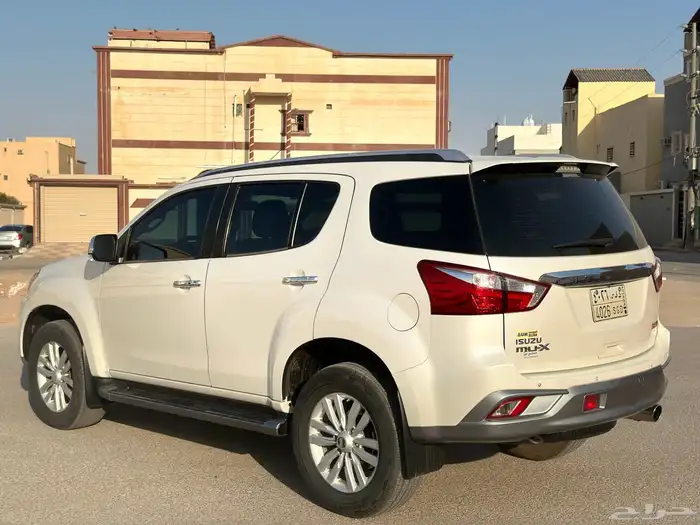 جيب ايسوزو 4