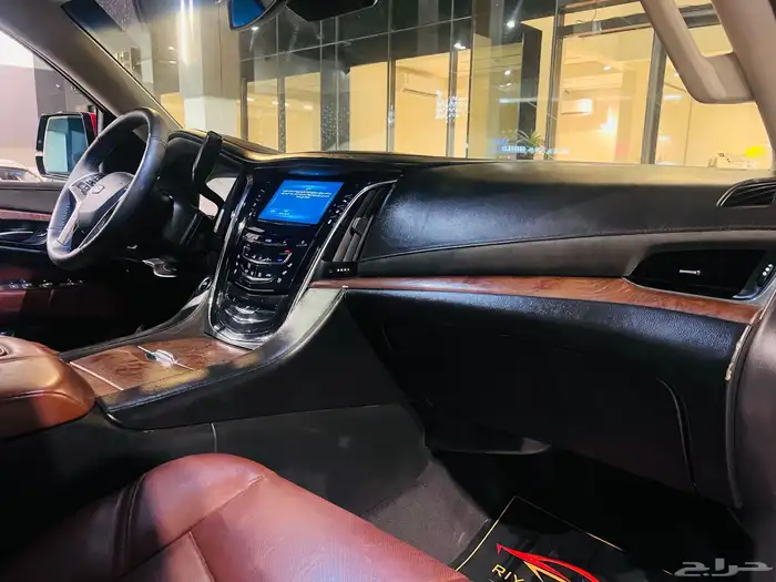 اسكاليد 2015 قصير دبل ( بحالة ممتازة ) 13