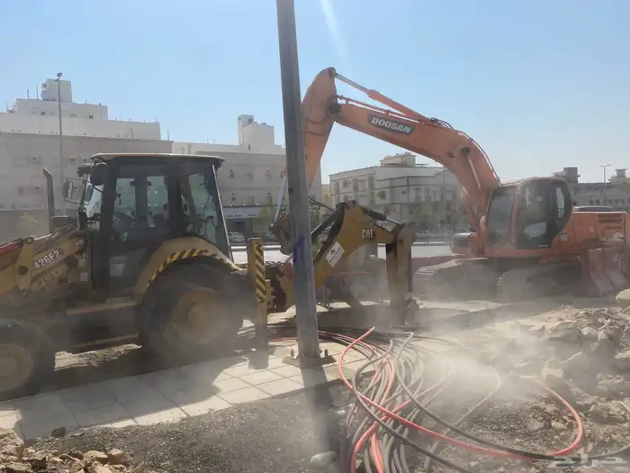 حفار بوكلين للايجار هدم وحفر الاراضي في جده 0