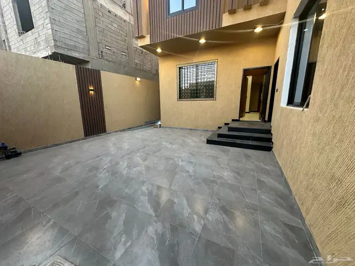 فيلا نصف ارض للبيع حي الشفا مستقله ثلاث ادوار مصعد راكب 0