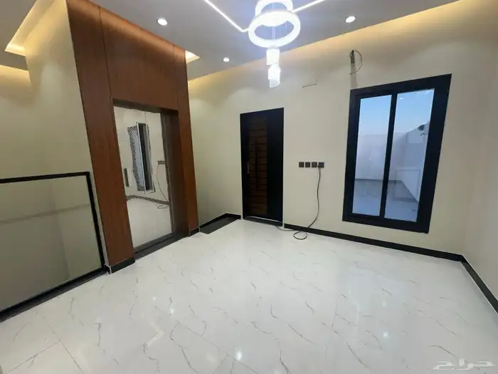 فيلا نصف ارض للبيع حي الشفا مستقله ثلاث ادوار مصعد راكب 26