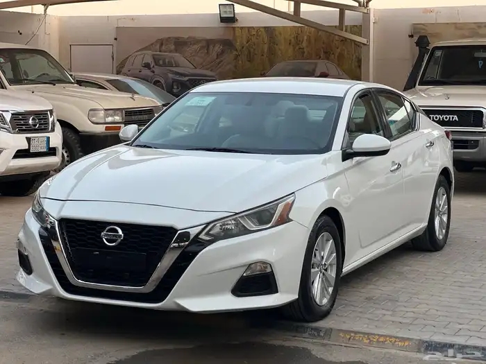 التيما 2021 استاندر نظيف جدا عداد 95.000لدى قمة الاطلال 39