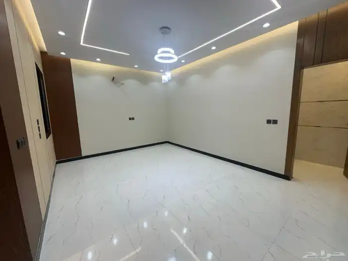 فيلا نصف ارض للبيع حي الشفا مستقله ثلاث ادوار مصعد راكب 9