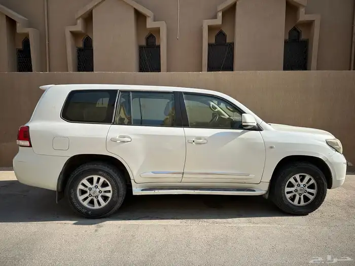 جيب لاندكروزر جي اكس أر 2010 3