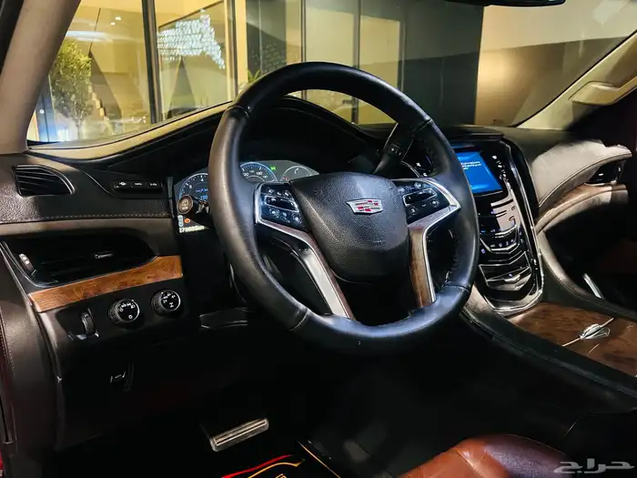 اسكاليد 2015 قصير دبل ( بحالة ممتازة ) 6