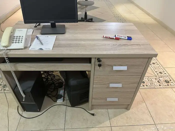 للبيع اثاث مكتبي 3