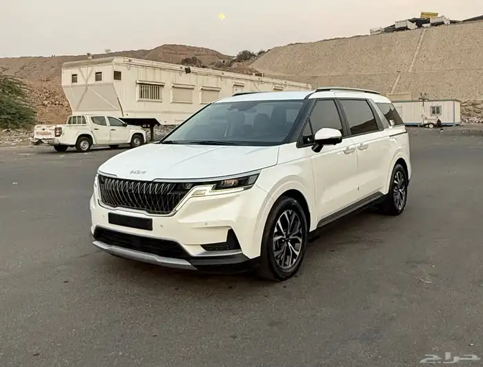 كيا كارنفال 2023 ( بنزين ) نص فل شبه جديدة 0